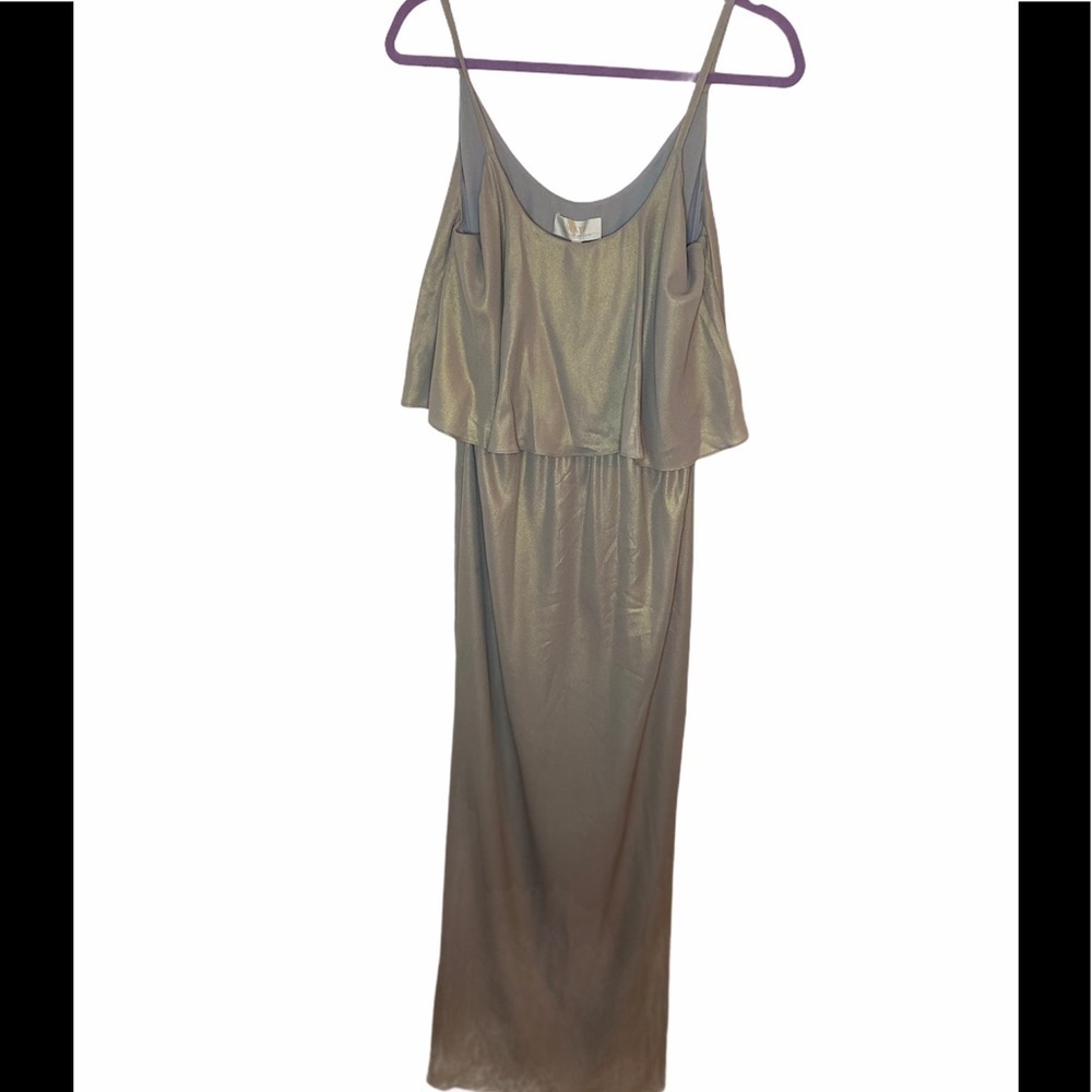 WAYF The Carolina Popover Gown In Platinum Shimmer - Picture 4 of 10